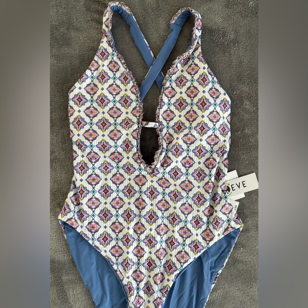 New BECCA one-piece reversible swimsuit size L